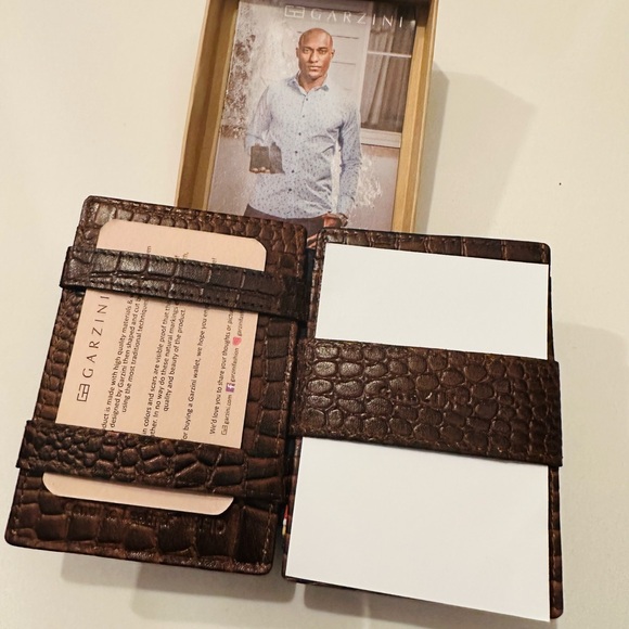 New Garzini majic wallet in brown color made of Croc leather up for sale. - Picture 4 of 7